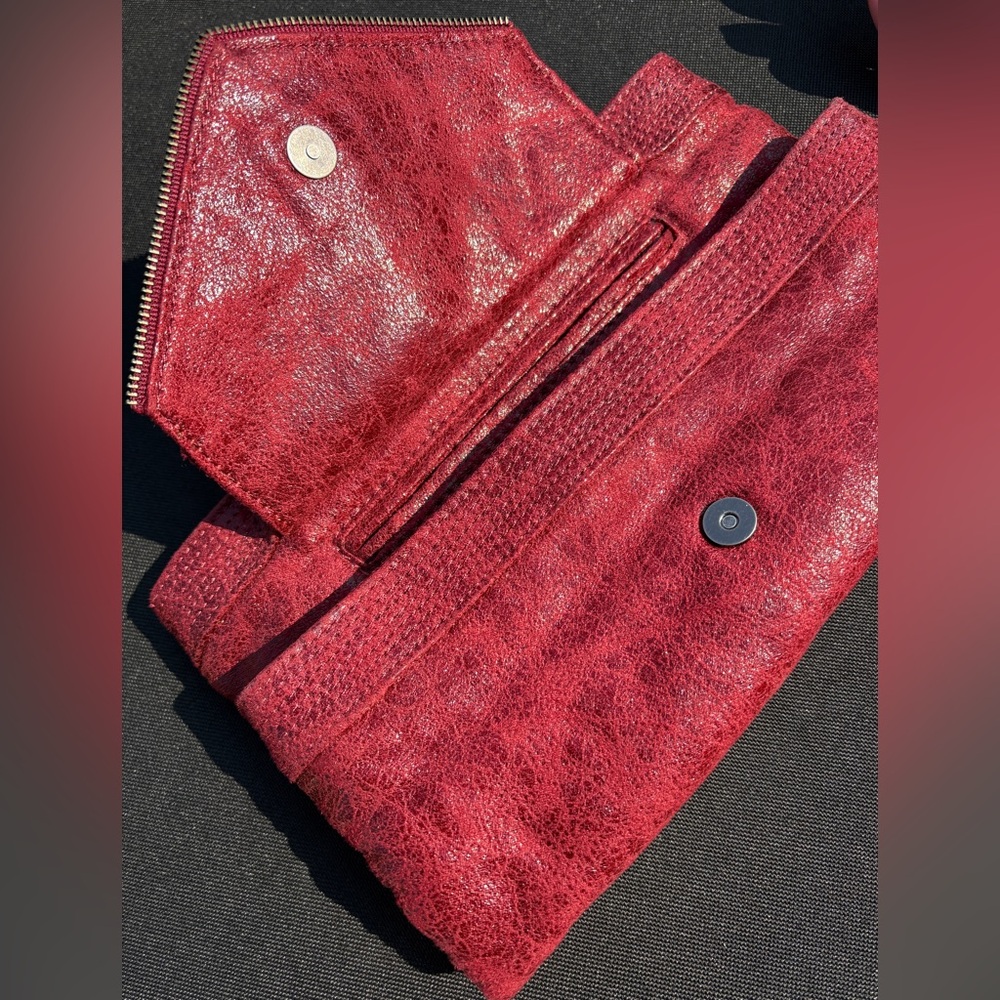 Matt & Nat red foldable clutch Bag with long chain /straps - Picture 6 of 14